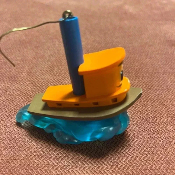 Hallmark ornament Scuffy the Tugboat year 2000 - Picture 5 of 5